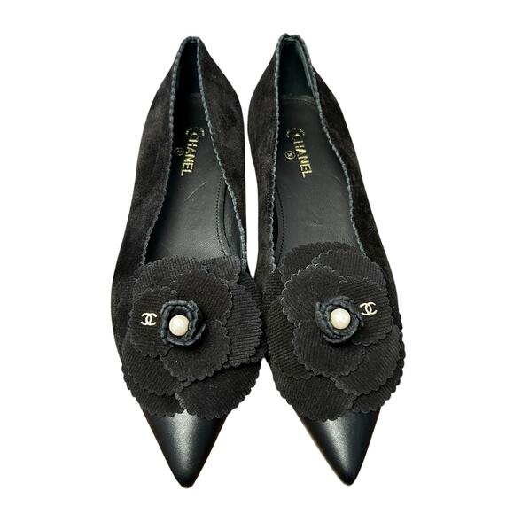 Chanel Black Suede Camelia Flower Faux Pearl Pointed Toe Flats Womens 39 / US 9 - Picture 1 of 10